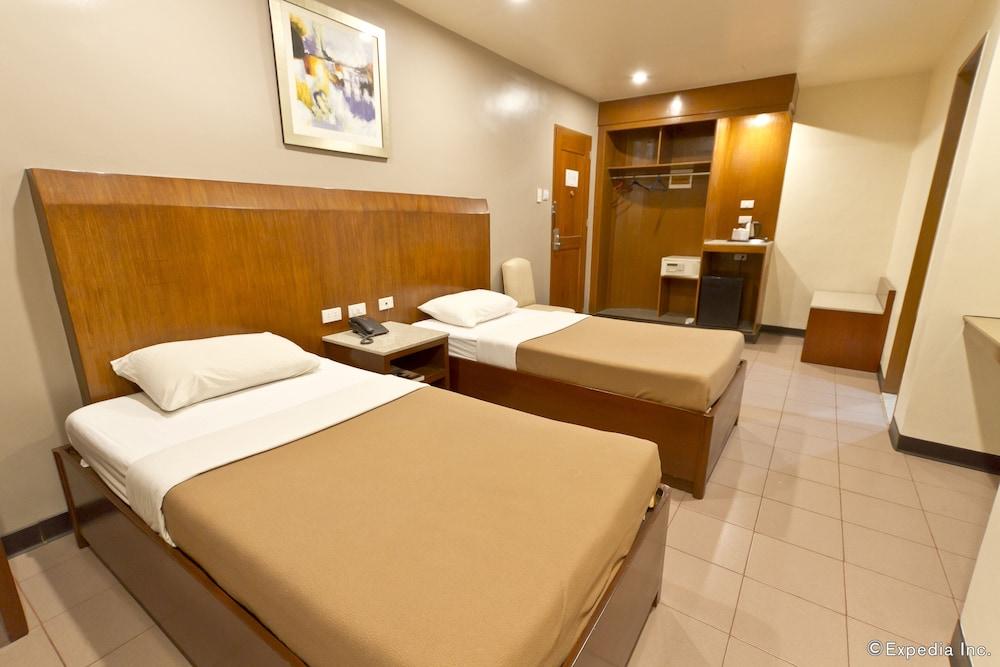 Diplomat Hotel 2*