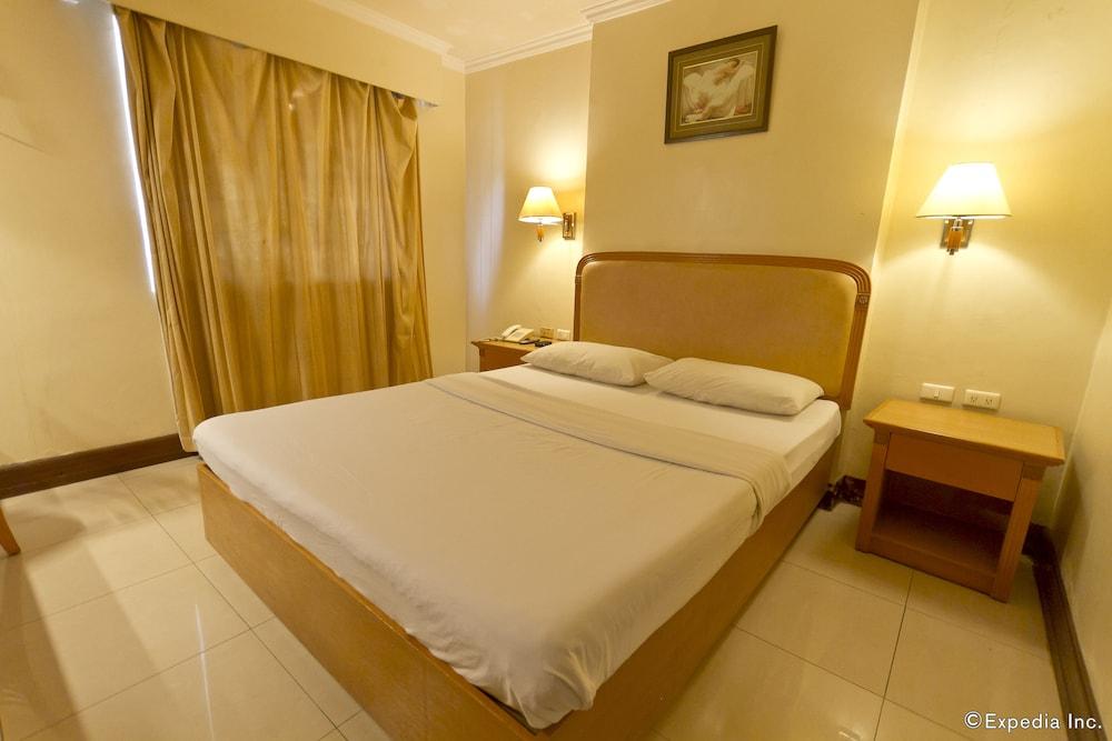 Diplomat Hotel 2*